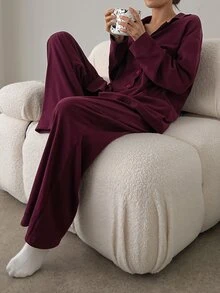 DAZY Set Pakaian Santai Rajut Minimalis Lembut Warna Merah Anggur untuk Liburan Musim Dingin - Burgundy - View 4