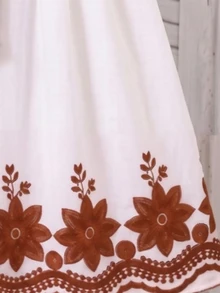 SHEIN 女童巧克力棕色白色花卉校園風短版開襟衫上衣 印花下擺細肩帶洋裝 蝴蝶結裝飾 可愛飄逸裙 春秋校園穿搭 - 彩色 - 查看 4