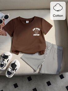 SHEIN Playful Pals 2件組舒適男嬰休閒時尚字母印花圓領短袖T恤搭配條紋短褲休閒套裝，男嬰夏季套裝，夏季戶外運動，韓系風格，返校季舒適易穿男童T恤男童短褲新式設計夏季度假氛圍返校戶外活動 - 彩色 - 查看 3