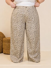 Hourglow Celana Jeans Kasual Serbaguna Model Lebar dengan Saku Motif Leopard Ukuran Besar untuk Liburan - MultiWarna - View 6