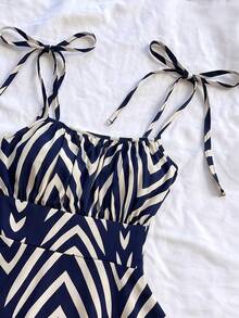 SHEIN Franclia 女款極簡熱帶可愛印花細肩帶迷你洋裝，無肩帶V領A字裙，夏季戶外海灘度假穿搭，海軍藍與白色 - 藍色 - 查看 3