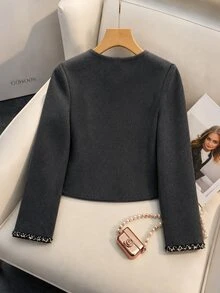 GlowEve CURVE Jaket Pendek Wanita Ukuran Besar Gaya Prancis Leher Bulat, Abu-abu Gelap Kancing Mutiara Potongan Longgar, Desain Manset dan Trim Saku, Formal Elegan Musim Gugur/Musim Dingin - Dark Grey - View 2