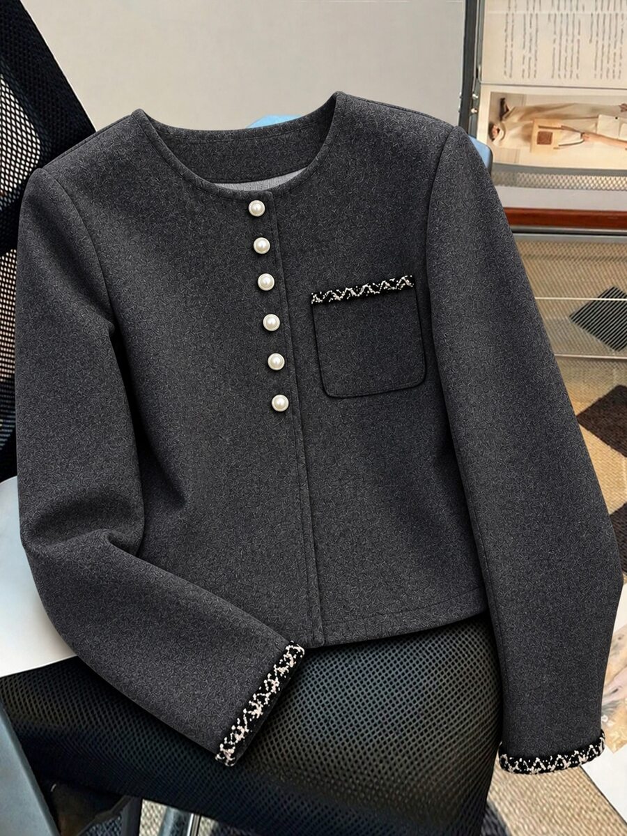 GlowEve CURVE Jaket Pendek Wanita Ukuran Besar Gaya Prancis Leher Bulat, Abu-abu Gelap Kancing Mutiara Potongan Longgar, Desain Manset dan Trim Saku, Formal Elegan Musim Gugur/Musim Dingin - Dark Grey - View 1