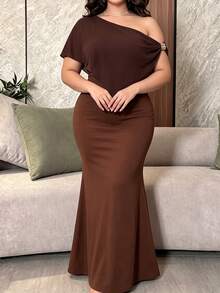 Cravure Gaun Pesta Formal Elegan Model Duyung Slim Fit dengan Satu Bahu dan Jubah Transparan Ukuran Plus - Coklat - View 2