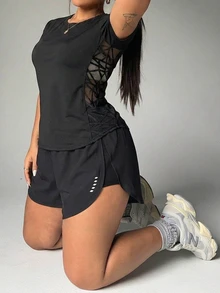 SHEIN Rhythm Era 大尺碼女款網格拼接短袖上衣與短褲休閒運動套裝 健身運動黑色夏季 - 黑與白 - 查看 4