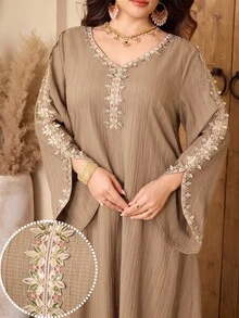Al Najma 大尺碼女款刺繡裝飾優雅阿拉伯傳統長襯衫 - 卡其色 - 查看 1