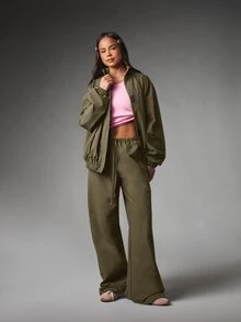 MISSGUIDED Oversized Zip-Up Bomber Jacket With Mock Neck Elasticated Hem And Ruched Cuffs In Woven Fabric - Army Green - View 3