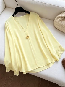 GlowEve CURVE 大尺碼女款秋季舒適休閒日常必備百搭深V領長袖拼接蕾絲飾邊雪紡襯衫 - 鵝黃色 - 查看 1