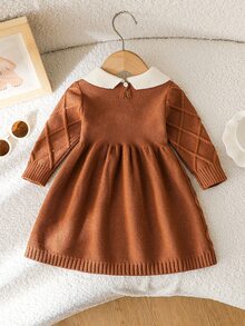 SHEIN Playful Pals 嬰兒/幼兒(女童)棕色菱格紋華夫格針織毛衣洋裝，配紅色復古蝴蝶結領，大傘裙，公主風，優雅可愛，淑女俏皮，保暖柔軟舒適，適合外出、上學、度假、新年、節日，秋冬穿著 - 棕色 - 查看 4