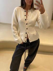 Siren Gaze Cardigan Rajut Wanita Vintage Serbaguna dengan Kancing dan Saku - Krem - View 4