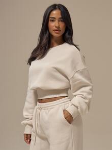 MUSERA ESSENTIALS Sweatshirt Crop Off White dengan Pinggang Bergaris Lebar dan Bahu Longgar, Pakaian Santai Dasar, Kebutuhan Sehari-hari untuk Musim Gugur - Krim - View 3