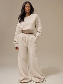 MUSERA ESSENTIALS Sweatshirt Crop Off White dengan Pinggang Bergaris Lebar dan Bahu Longgar, Pakaian Santai Dasar, Kebutuhan Sehari-hari untuk Musim Gugur - Krim - View 2