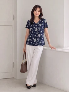 Yumoku Floral Print V Neck Blouse,Short Sleeve Tops - Blue and White - View 5