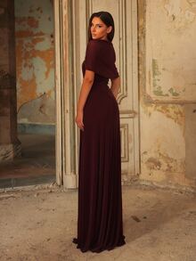Aureia Gaun Malam Formal A-Line Elegan dan Glamor Berwarna Burgundy dengan Jaring dan Benang Perak ala Korea, Leher Persegi, Lengan Pendek, Pinggang Berkerut, dan Rumbai. - Burgundy - View 5