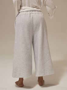 MUSERA ESSENTIALS Heather Grey Fleece Elastic Waistband Wide Leg Longline Sweatshorts Basics Loungewear Casual Everyday Essentials - Grey - View 4