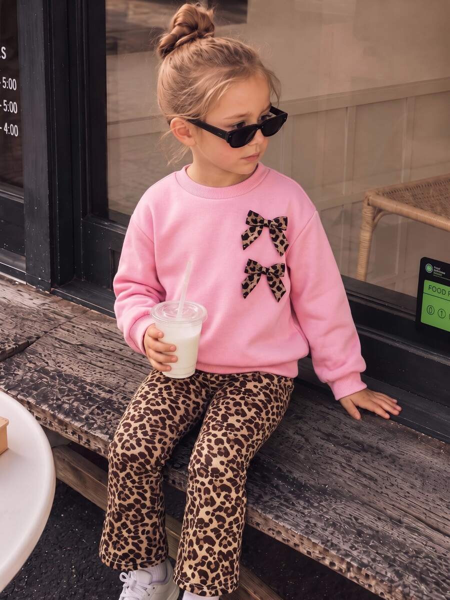 SHEIN Genkimix Kids 幼童女童 3D豹紋蝴蝶結裝飾 2件組套裝 長袖上衣喇叭褲套裝 萬聖節聖誕節 7歲生日 粉色嬰兒 - 彩色 - 查看 1
