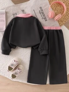 SHEIN Playful Pals 2件組幼童女童波羅上衣＋寬腿長褲，可愛學院風灰色粉色馬匹刺繡，長袖波羅領，休閒度假秋季慢跑舒適運動套裝 - 彩色 - 查看 2