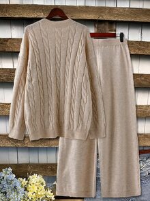 Linhara Casual set i plus size med V-ringad kabelstickad långärmad pullovertröja och byxor - Aprikos - Visa 2