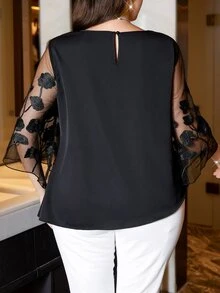 SHEIN Clasi بلوزة أنيقة للنساء بمقاسات كبيرة بتصميم رقعات مطرزة وشبكة وحافة منحنية وياقة على شكل حرف V - الأسود - مشاهدة 8