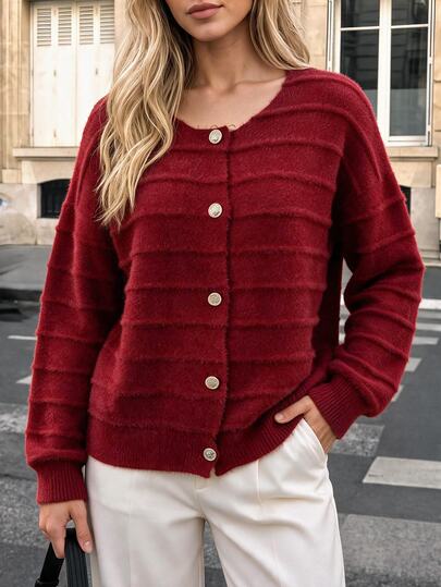Damen-Strickjacke aus Chenille mit schattierten Goldknöpfen