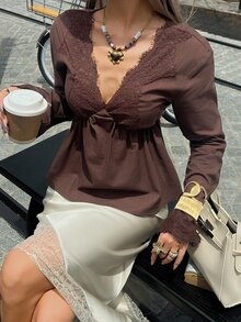 Siren Gaze Blus Katun 100% Musim Gugur/Musim Dingin, Kerah V, Cokelat Kopi, Cokelat Tua, Kerah V dengan Detail Renda Kontras, Minimalis, Cocok untuk Komuter, Potongan Ramping dan Memperindah Pinggang, Pakaian untuk Aktivitas Awal. - Coklat - View 6