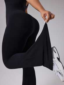 Rhythm Era Jumpsuit Olahraga Wanita Tanpa Lengan Model Mengembang dengan Leher Bulat dan Warna Polos - Hitam - View 5