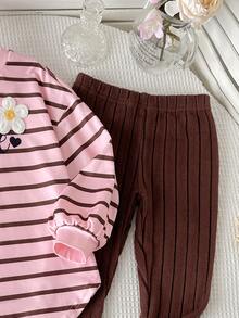 SHEIN 女童粉色條紋上衣，不對稱弧形下擺，搭配紋理緊身內搭褲套裝 - 粉色 - 查看 4