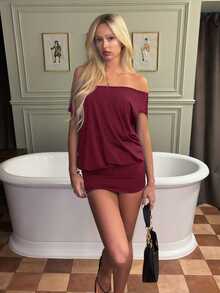 Theaadoraa 现代性感不对称肩短袖紧腰女式迷你连衣裙 - 酒紅色 - 查看 4
