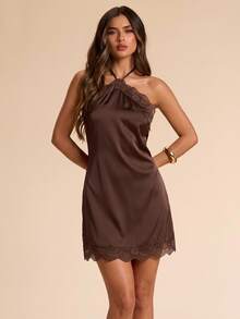 SHEIN BAE Gaun Mini Seksi Tanpa Lengan Satin dengan Tali Halter Punggung Terbuka dan Trim Renda Warna Cokelat Musim Gugur untuk Pesta Halloween, Kencan Malam, dan Pergi Keluar - Coklat - View 7