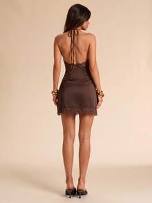 SHEIN BAE Gaun Mini Seksi Tanpa Lengan Satin dengan Tali Halter Punggung Terbuka dan Trim Renda Warna Cokelat Musim Gugur untuk Pesta Halloween, Kencan Malam, dan Pergi Keluar - Coklat - View 3