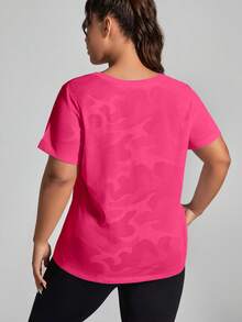 SHEIN Rhythm Era 大码女式迷彩印花圆领休闲短袖运动T恤健身衫 - 粉色 - 查看 2