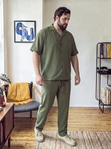 DRIVNCORE Men's Plus Size Shirt Set, Bubble Crinkle Fabric Lapel Collar Short Sleeve + Drawstring Pants Set, Vacation Gatherings, Olive Green Summer Casual - Army Green - View 3