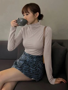 DAZY 女款修身保暖內裡高領套頭T恤 - 杏色 - 查看 4