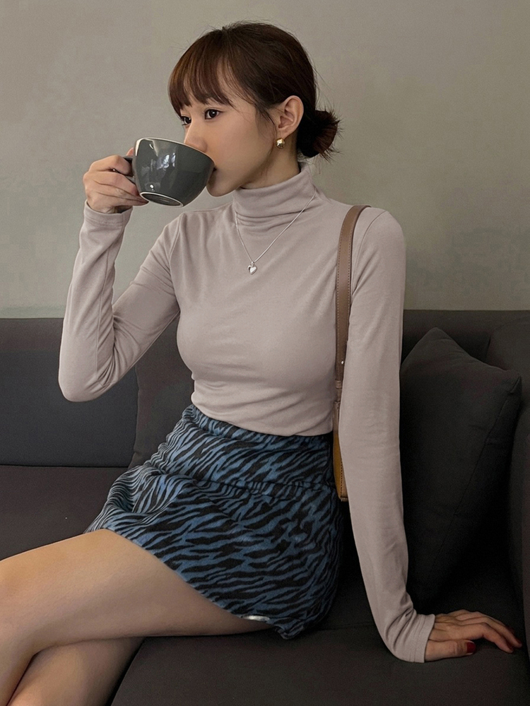DAZY Kaos Pullover Turtleneck Wanita Pas Badan dengan Lapisan Termal - Aprikot - View 4