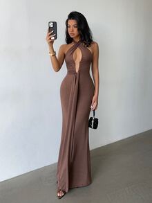 Glamine 棕色性感 V 领挂脖露背无袖褶皱长裙、演唱会礼服、俱乐部礼服、约会晚礼服、礼服、街头服饰、秋冬礼服、万圣节礼服、优雅高贵礼服、舞会礼服、狂欢礼服、女士生日礼服、派对必备 - 咖啡 - 查看 2