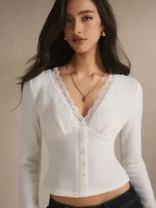 Poéselle 女款純色對比蕾絲V領長袖單排扣修身T恤，白色上衣 - 白色 - 查看 5
