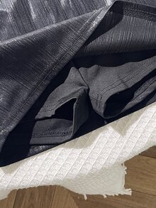 SHEIN 青少年女孩黑色低腰迷你裙，PU內建短褲，休閒純色低腰迷你裙 - 黑色 - 查看 6
