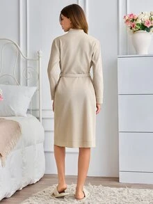 SHEIN Cottnline طقم منزلي مريح من القطن المنسوج بنسيج الفوطة مع جيب وتفاصيل كشكشة وحزام، مناسب للنساء ذوات القامة القصيرة - بيج - مشاهدة 3
