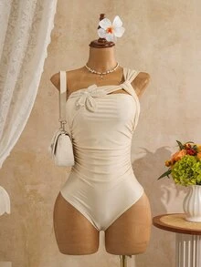 SHEIN Swim 女款新款素色杏色不對稱領口極簡日常連身泳衣，夏季風格，珍珠針織3D花卉設計，簡約優雅連身泳衣，適合海灘度假、日常拍照、遊艇、派對必備泳裝 - 米色 - 查看 2