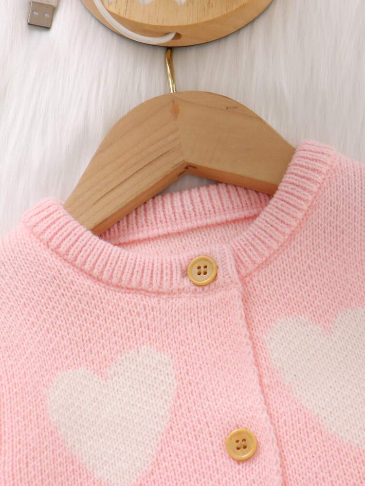 SHEIN Elladie kids Cardigan Rajut Jacquard Motif Hati untuk Balita Perempuan Warna Pink, Leher Bulat, Kancing Tunggal, Jaket Sweater Musim Semi, Gugur, Musim Dingin, Pakaian Luar Bayi dan Balita yang Manis, Cocok untuk Pemakaian Sehari-hari, Foto, Sekolah, Perjalanan, Liburan, dan Pertemuan Keluarga - Berwarna merah muda - View 4