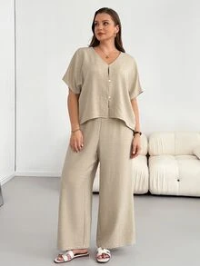 Shapeblank 大码女装春夏时尚休闲宽松清爽舒适日常百搭显瘦杏色V领短袖上衣和阔腿裤两件套，简约风格，度假穿搭 - 杏色 - 查看 8