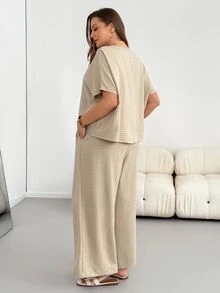 Shapeblank 大码女装春夏时尚休闲宽松清爽舒适日常百搭显瘦杏色V领短袖上衣和阔腿裤两件套，简约风格，度假穿搭 - 杏色 - 查看 3