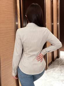 SHEIN 女款素色長袖裹身式襯衫，春秋女式上衣 - 卡其色 - 查看 2