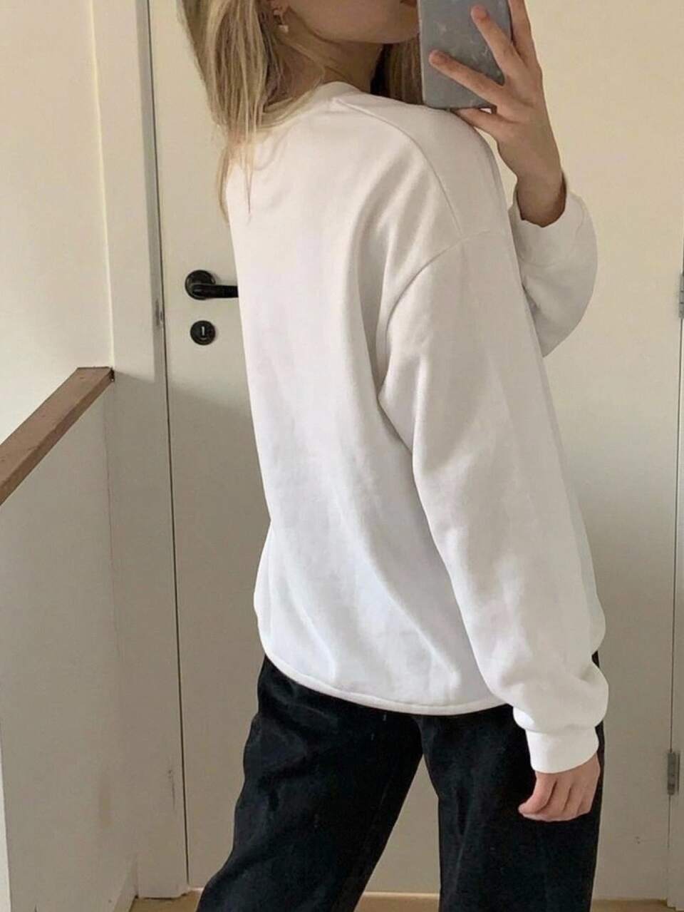 Women's White Crew Neck Character & Letter Print Loose Drop Shoulder Long Sleeve Casual Versatile Pullover Sweatshirt