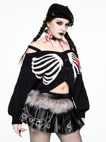 ROMWE Christmas Dark Gothic Style Plus Size Women's Short Cardigan Sweater With Skull Ribcage And Red Heart Pattern, Cold Shoulder Strap Button Design, Holiday Party Cropped Cardigan - Black - View 5