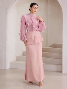 Graceveil Blus sifon tipis berwarna merah muda lembut dengan kerah semi-tinggi, kancing depan, dan lengan lentera berumbai 3D. Blus ini terbuat dari bahan yang sedikit transparan. - Berwarna merah muda - View 8