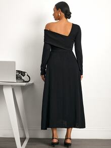 MaterniWear 孕婦辦公通勤穿著,優雅素色不對稱領口孕婦洋裝,單肩落肩設計 - 黑色 - 查看 3