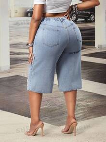 SHEIN CURVE+ Celana Capri Wanita Ukuran Plus Cowgirl Warna Biru, Tidak Melar, Berumbai, dan Berhiaskan Rhinestone dengan Detail Rusak dan Jumbai - Light Wash - View 2