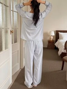 DAZY Set Pakaian Tidur Rumah Harian Kasual Wanita Atasan Lengan Panjang Motif Garis dan Celana - Biru - View 2