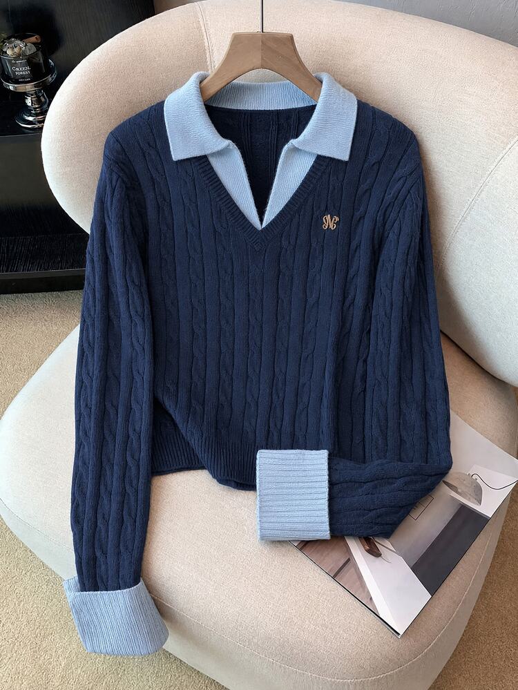 SHEIN 秋季女款海軍藍金屬字母徽章 2 合 1 Polo 領 3D 粗針編織毛衣，學院風經典優雅返校上衣，適合辦公室穿著 - 藏蓝色 - 查看 7